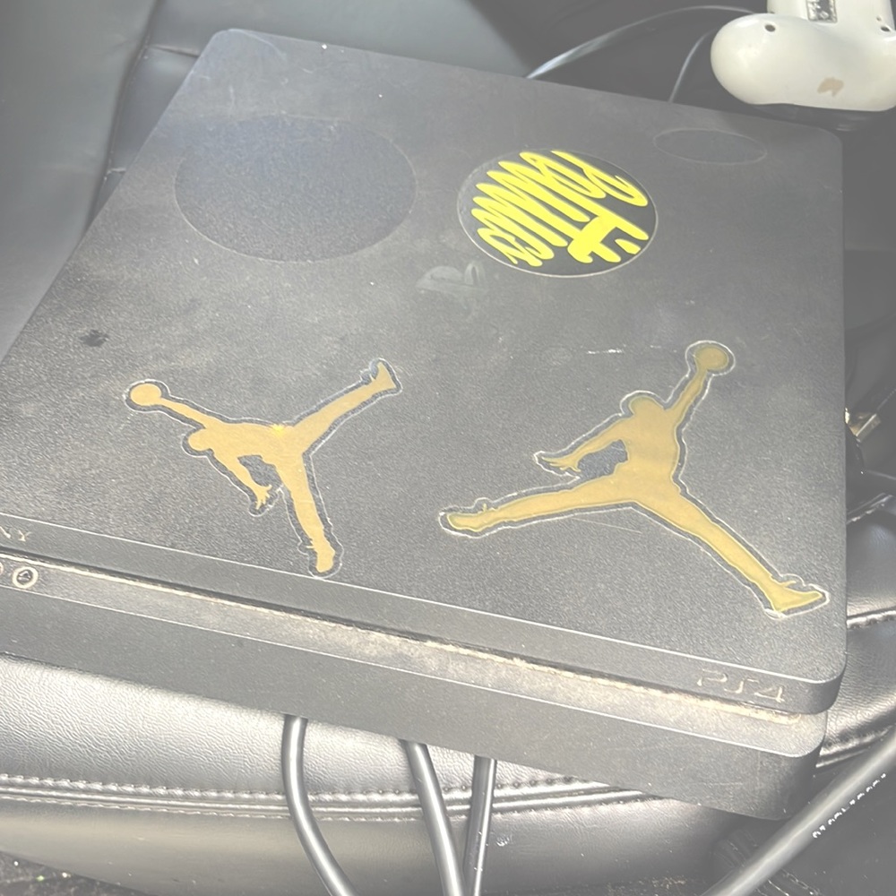 Black Playstation 4